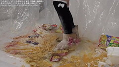 Cup noodles　food crush　mouton boots Thumb
