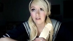 adorable fille p&acirc_le aime se pratiquer &agrave_ gober des penis Thumb